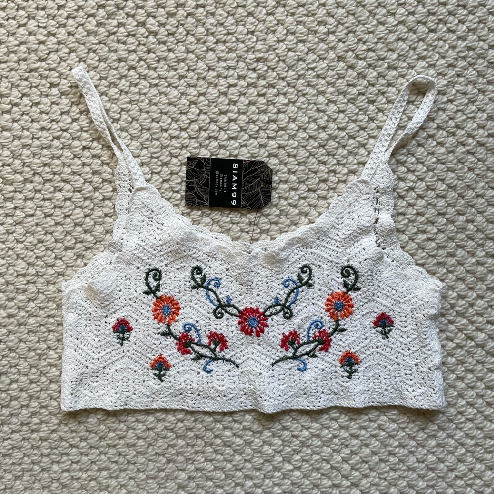 NWT white & floral crocheted cropped tank top